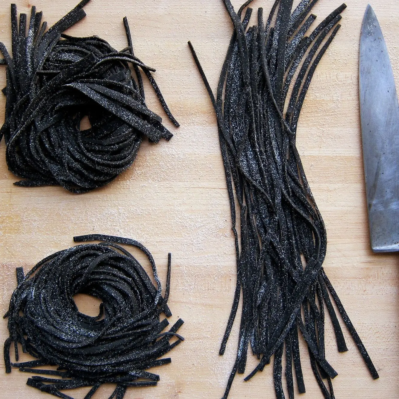 Macarrão de tinta de lula caseira