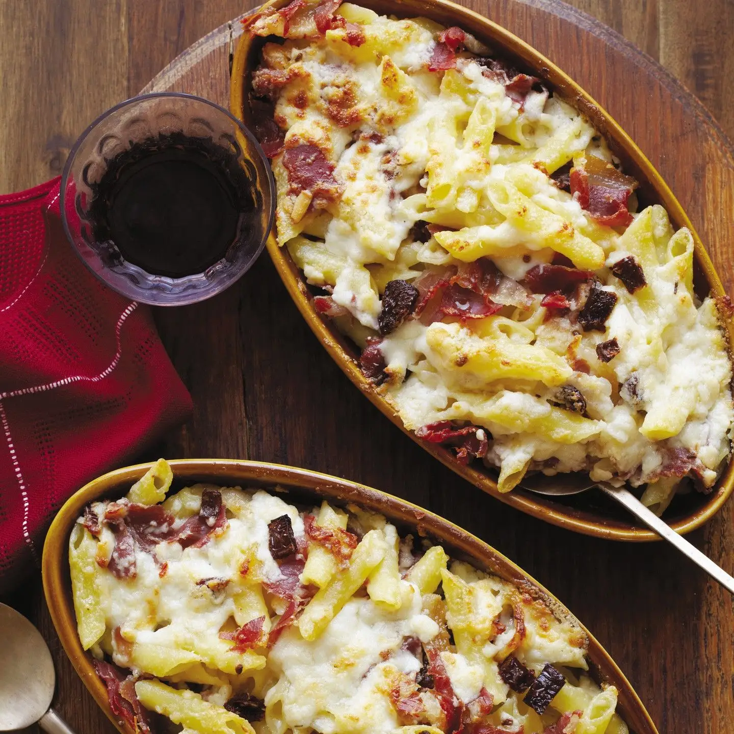 Penne com Garrotxa, Ham Serrano e tomates secos ao sol