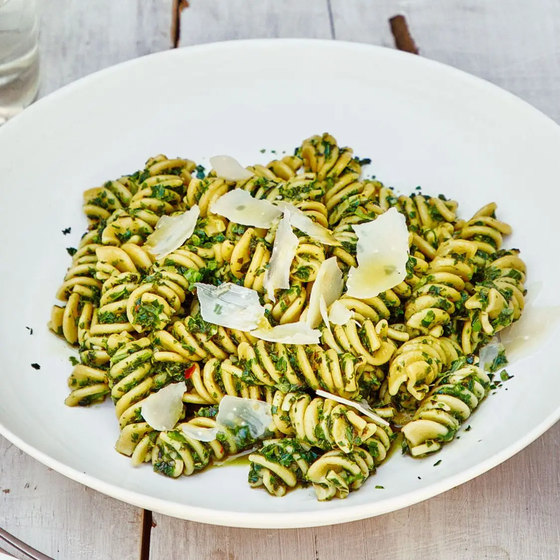 Fusilli com batidas de ervas