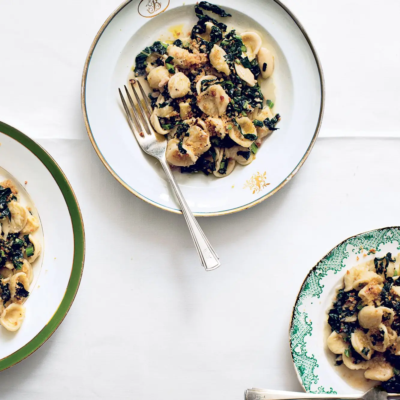 Orecchiette com couve e farinha de pão