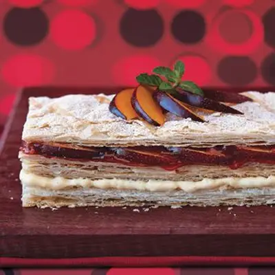 Napoleão de ameixa fresca