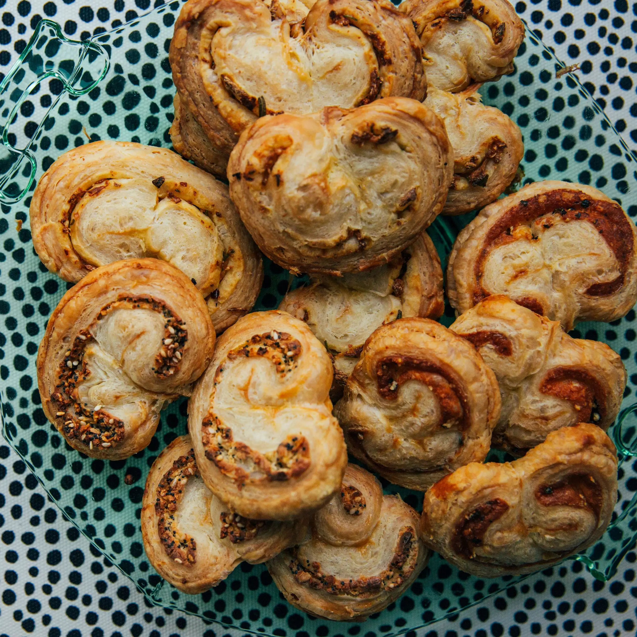 Palmiers salgados com alho assado e alecrim