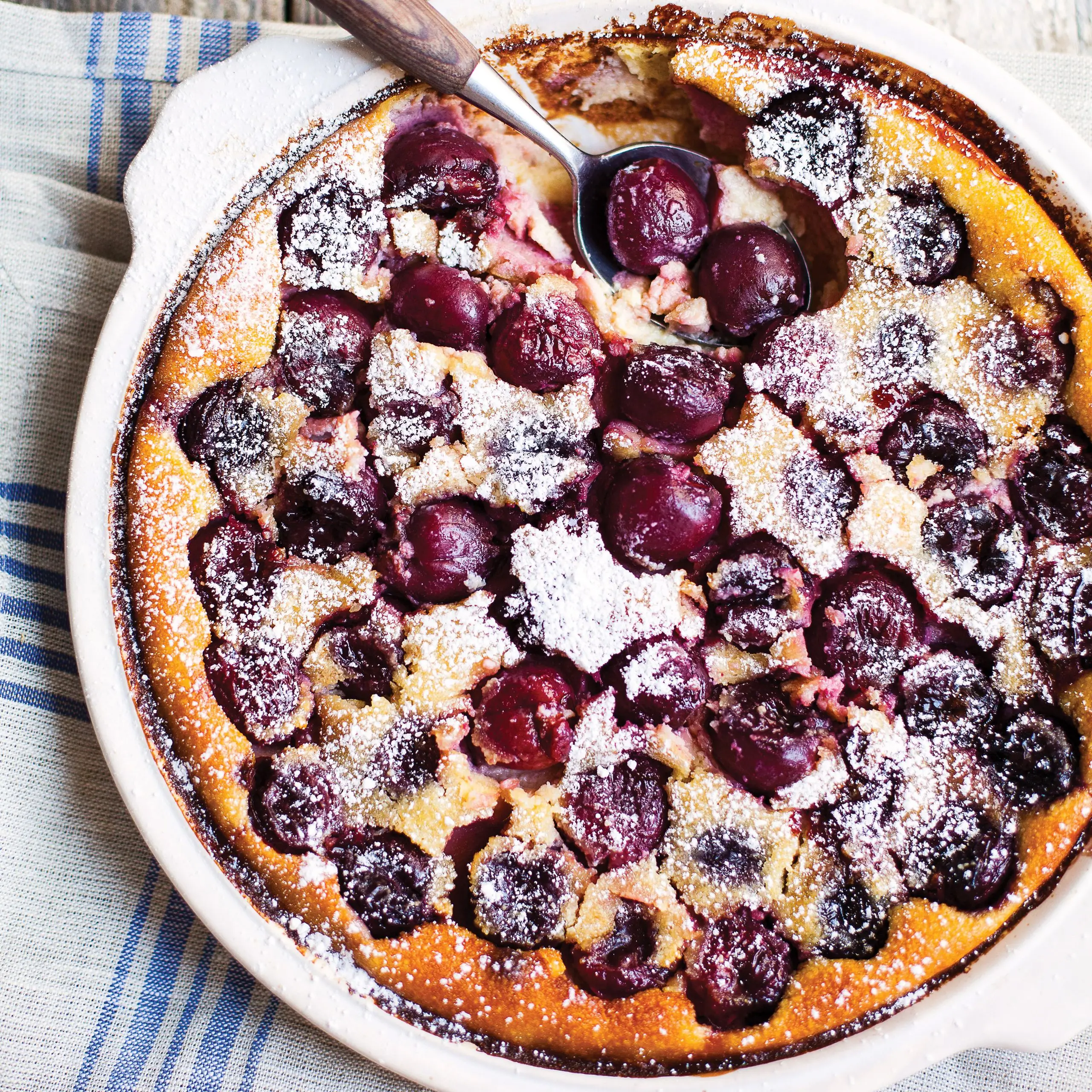 Cereja com leite coalhado Clafoutis
