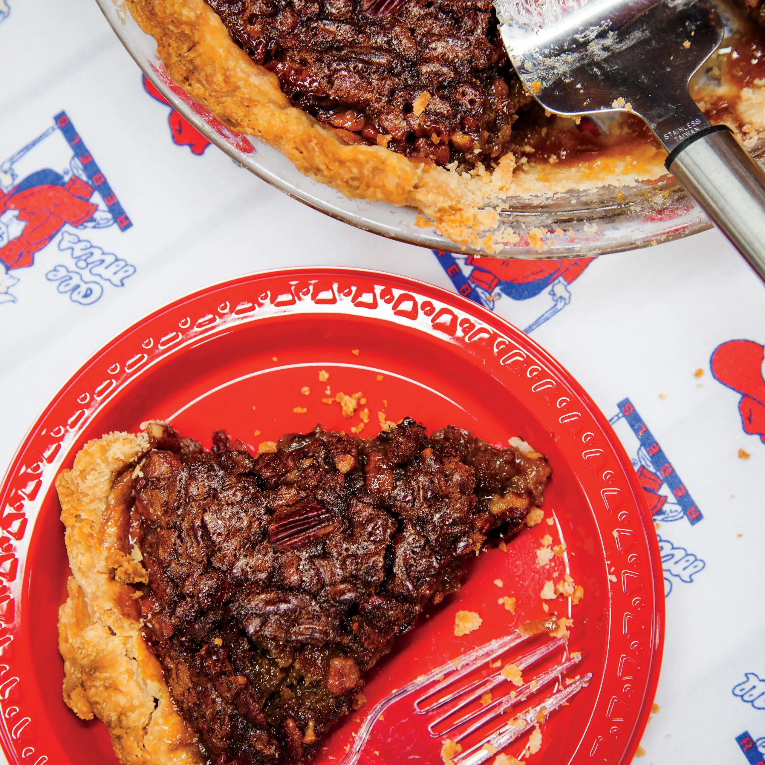 Torta de pecã de manteiga marrom-bourbon