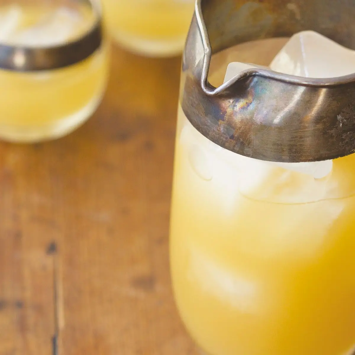 Panakam espumante (gengibre, cardamomo, suco de limão com água brilhante)