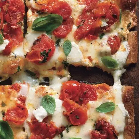 Pizza de tomate cereja margherita