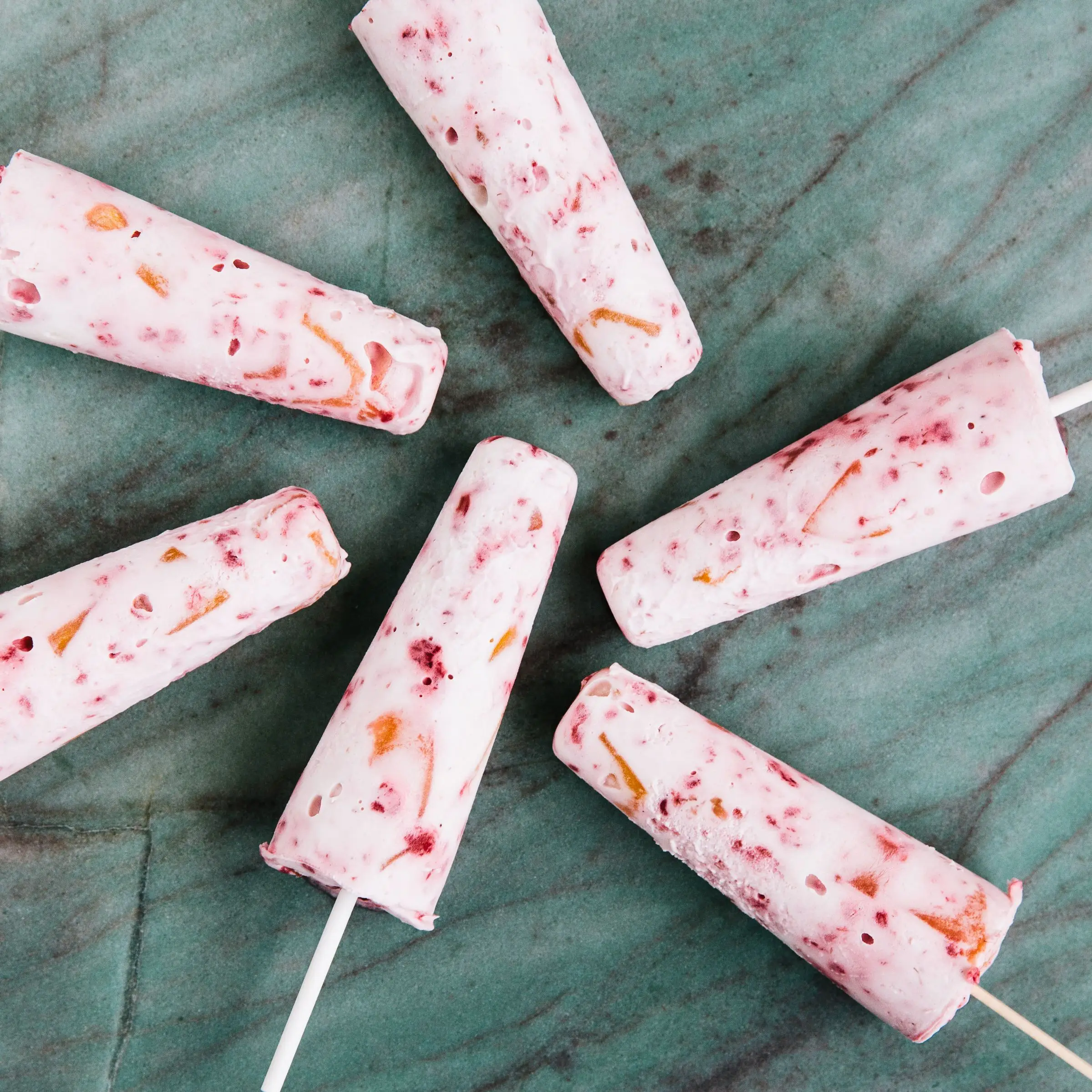 POPS de pêssego e creme de framboesa