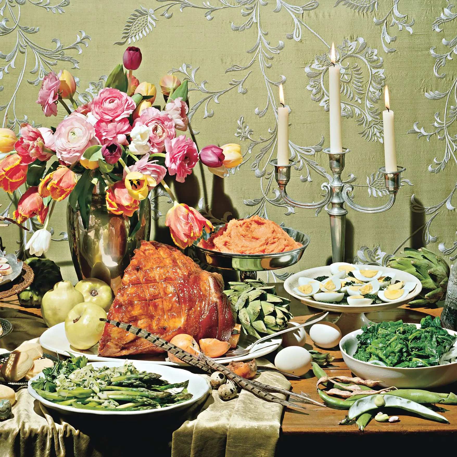 Turros de nabo cozidos em rico estoque de carne de porco