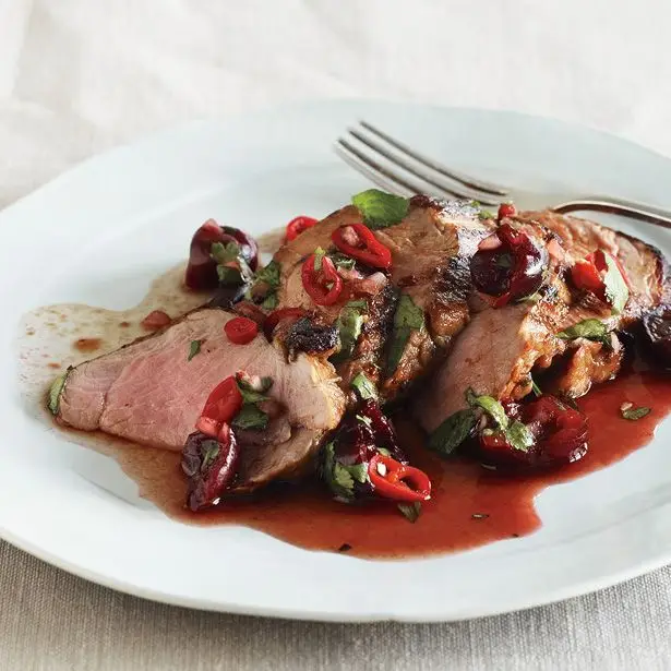Lombo de porco grelhado com salsa de cereja
