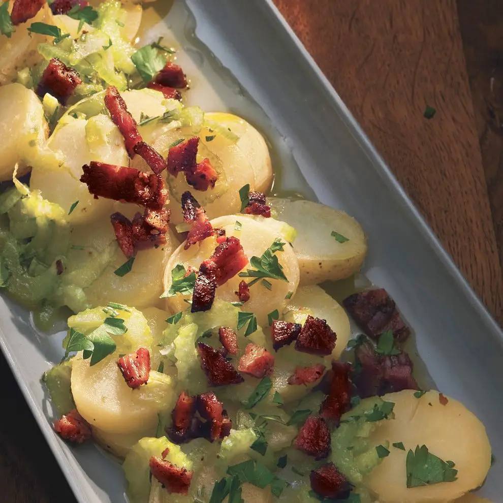 Salada de batata com pancetta, alecrim e limão