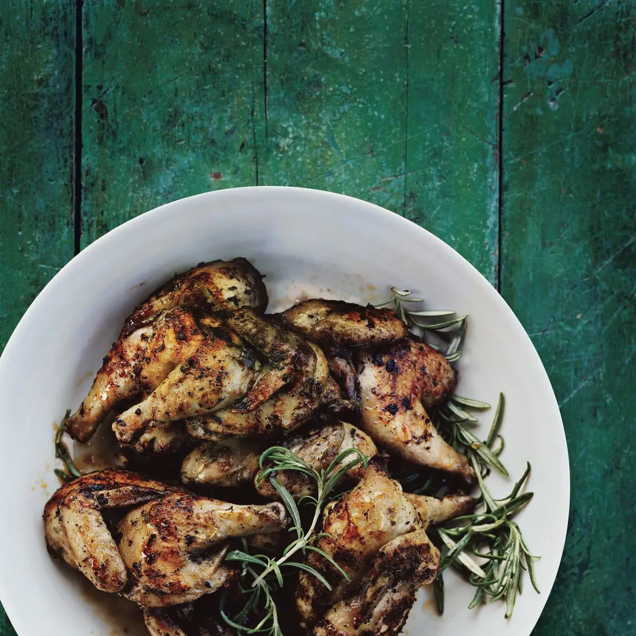 Poussins grelhados com ervas