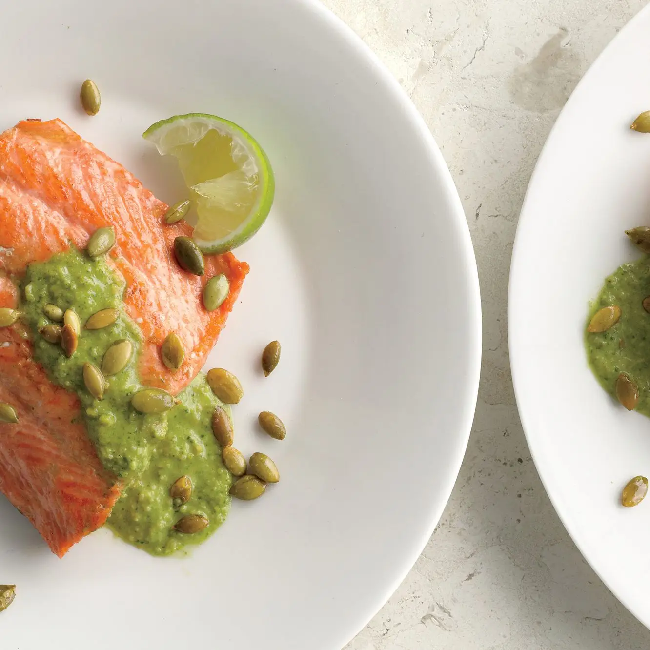 Salmão vertigado com pesto de coentro de sementes de abóbora