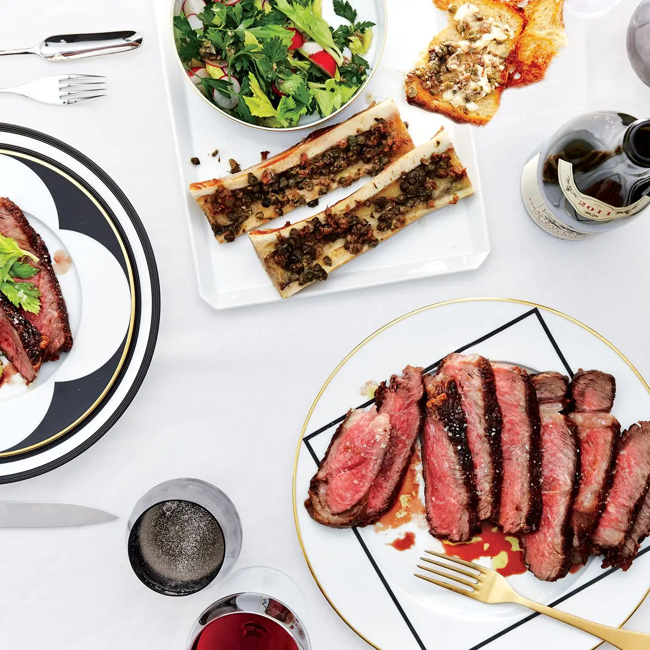 Olho de costela com medula óssea e salada de rabanete