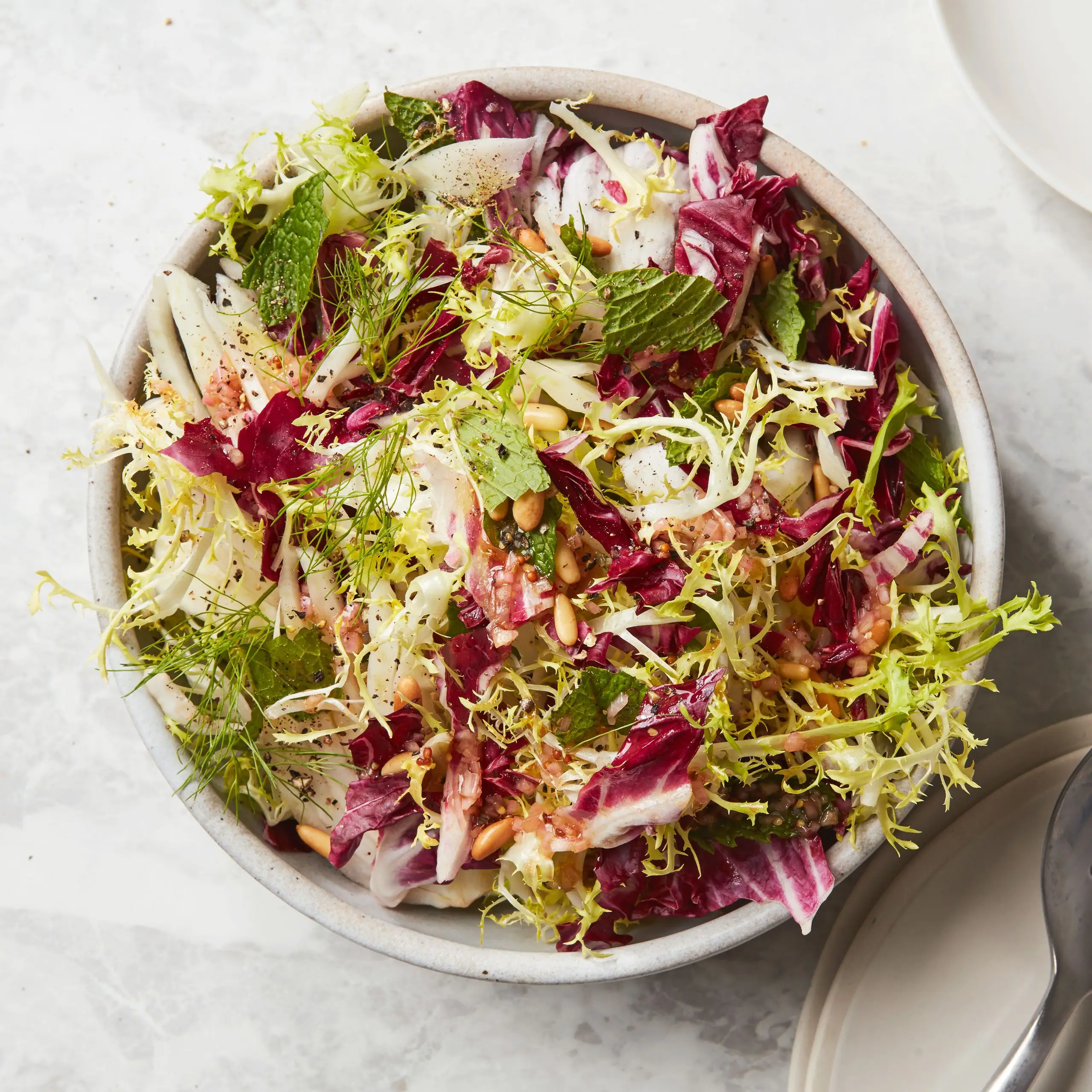 Salada Curly, Radicchio e Fennel com Vinagrete Musard