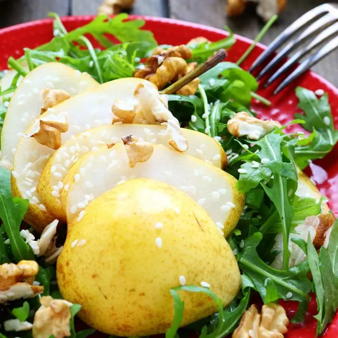 Rúcula e salada de pera assada