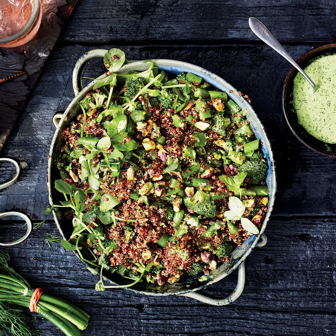 Salada de quinoa do mercado de agricultores