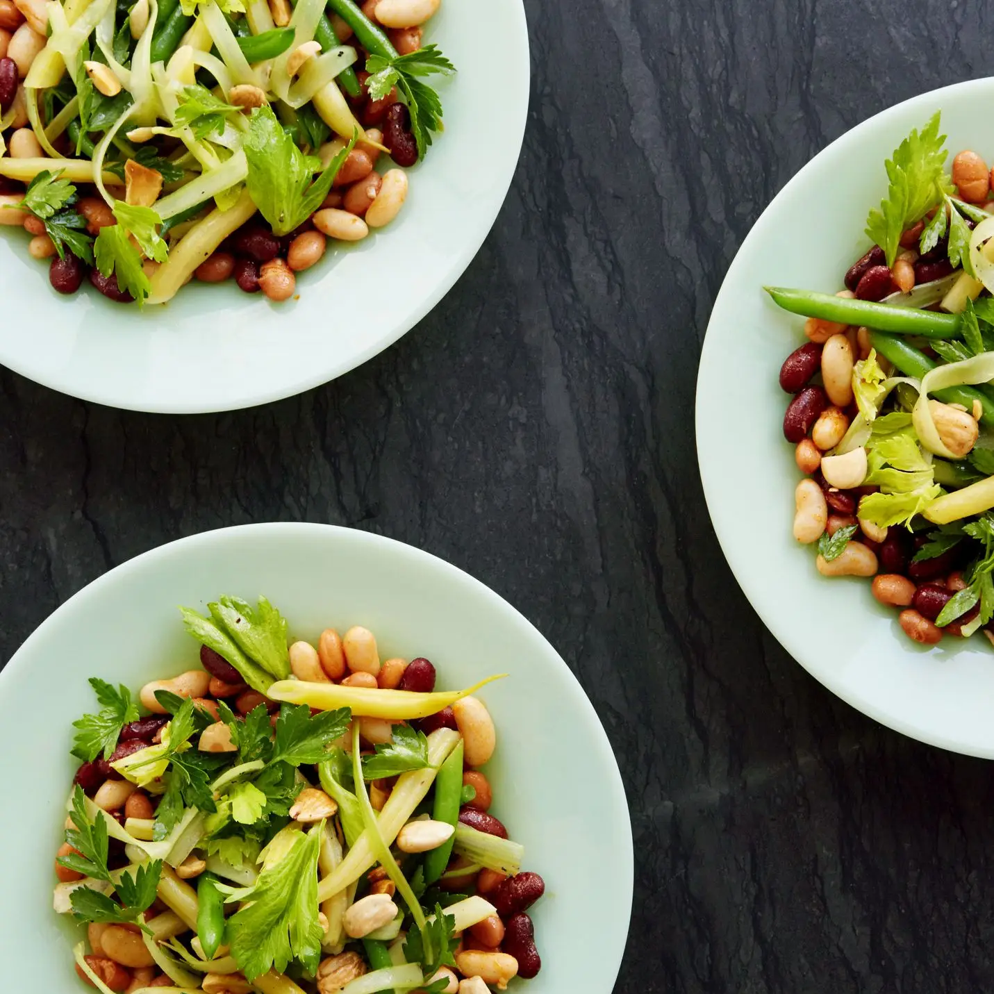 Salada de cinco feijões com vinagrete de páprica defumado