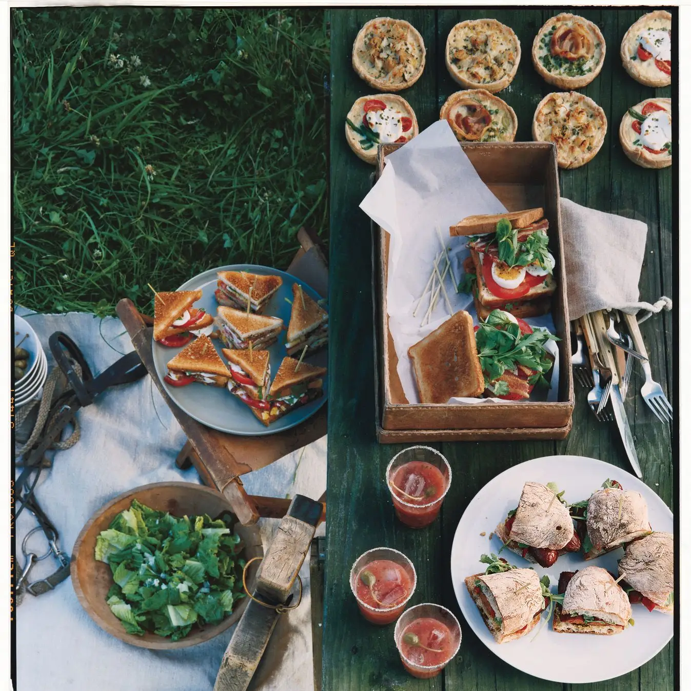 Salada de romaína com molho anchova e parmesão