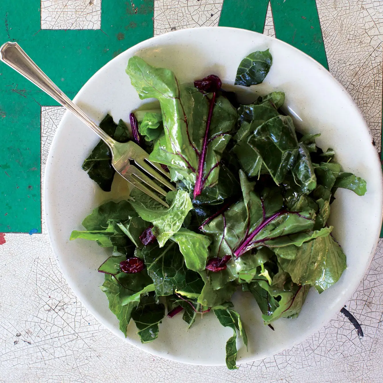 Odporna zieleń z winegretem cytrynowym