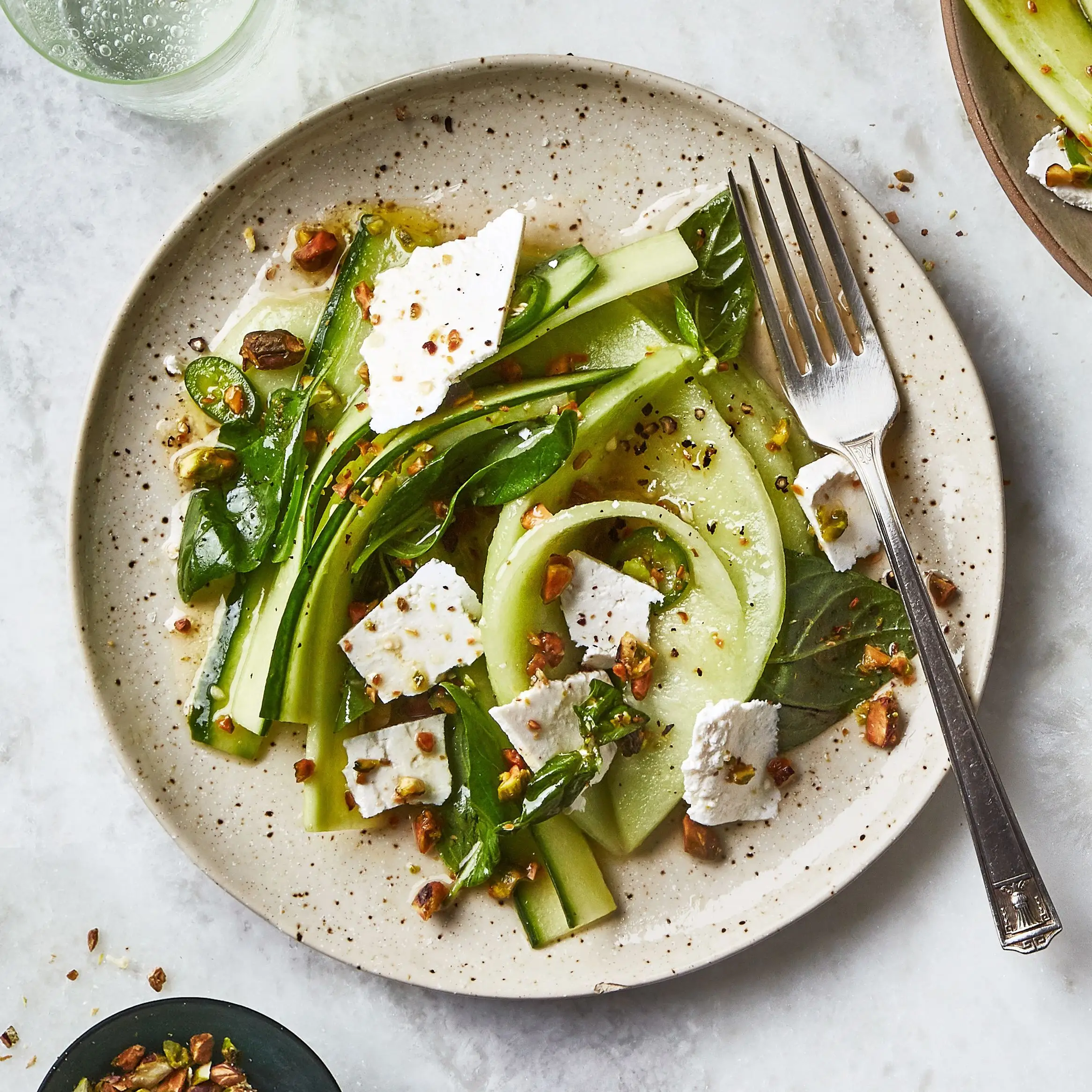 Salada de pepino e melão com chile e mel
