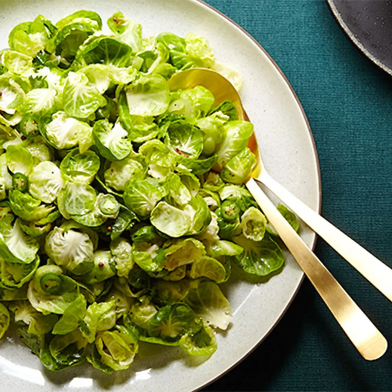 Salada de couve de Bruxelas com pimenta e aipo de Szechuan