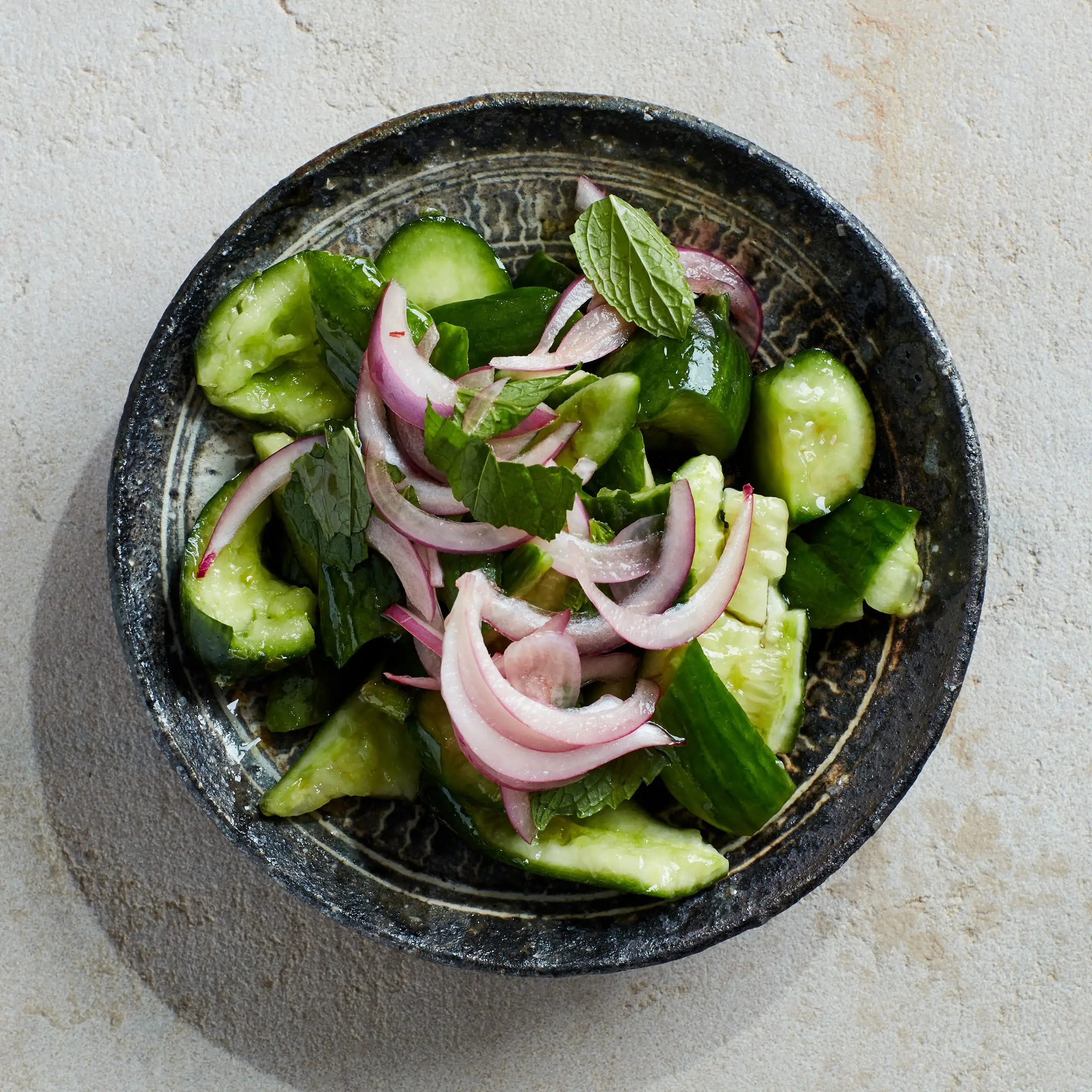 Salada de pepino esmagado com molho italiano