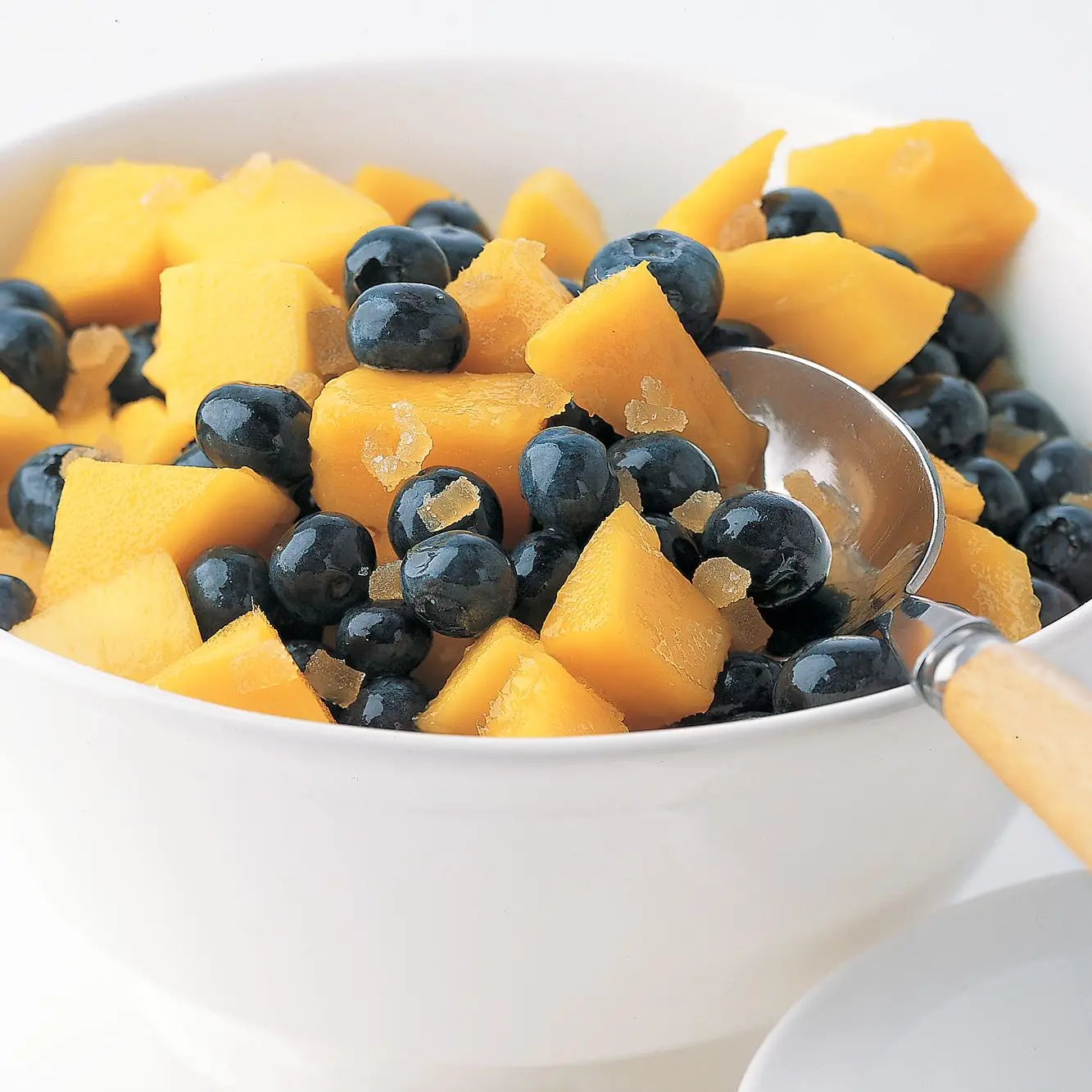 Salada de manga, mirtilo e gengibre