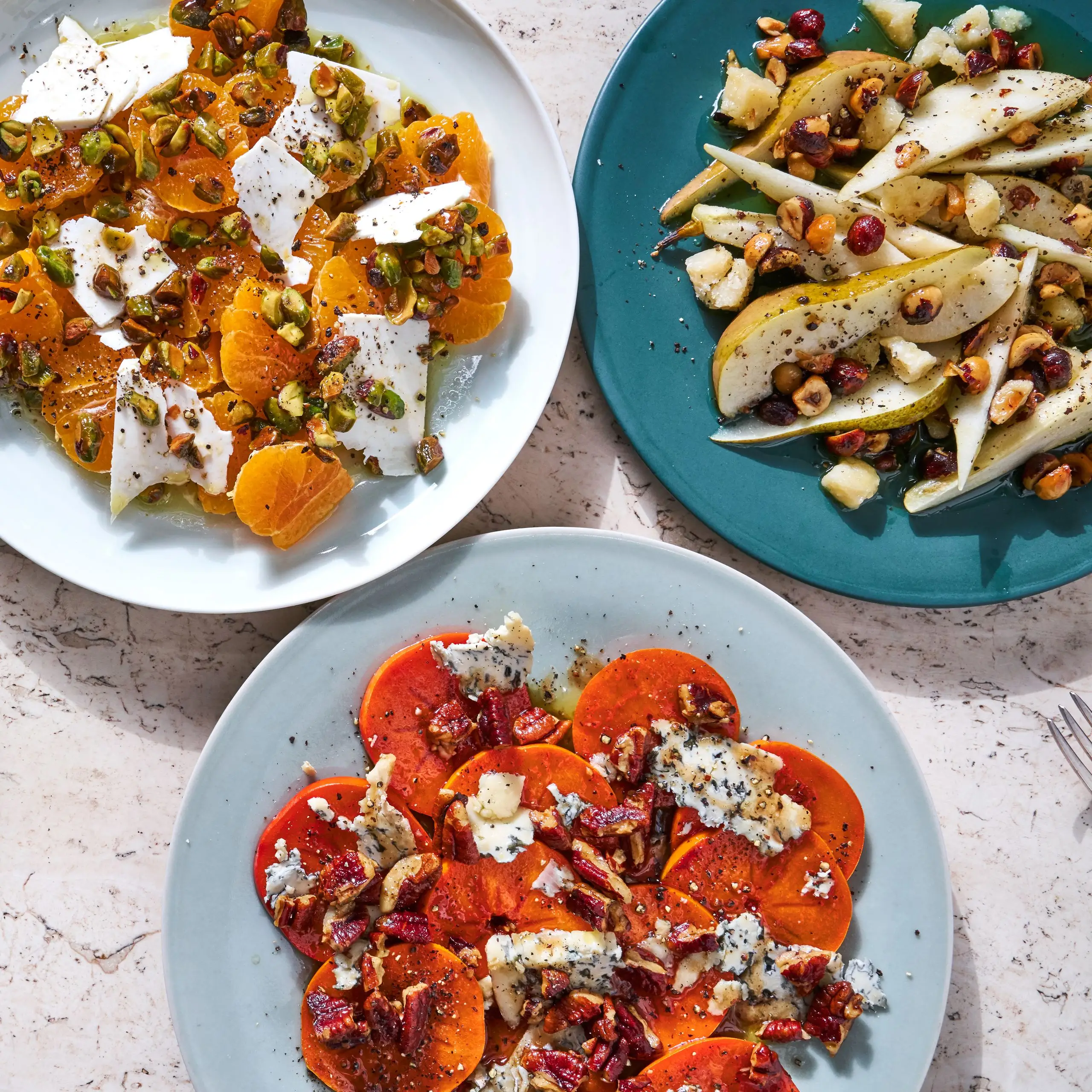 Frutas frescas com queijo e nozes pimentadas