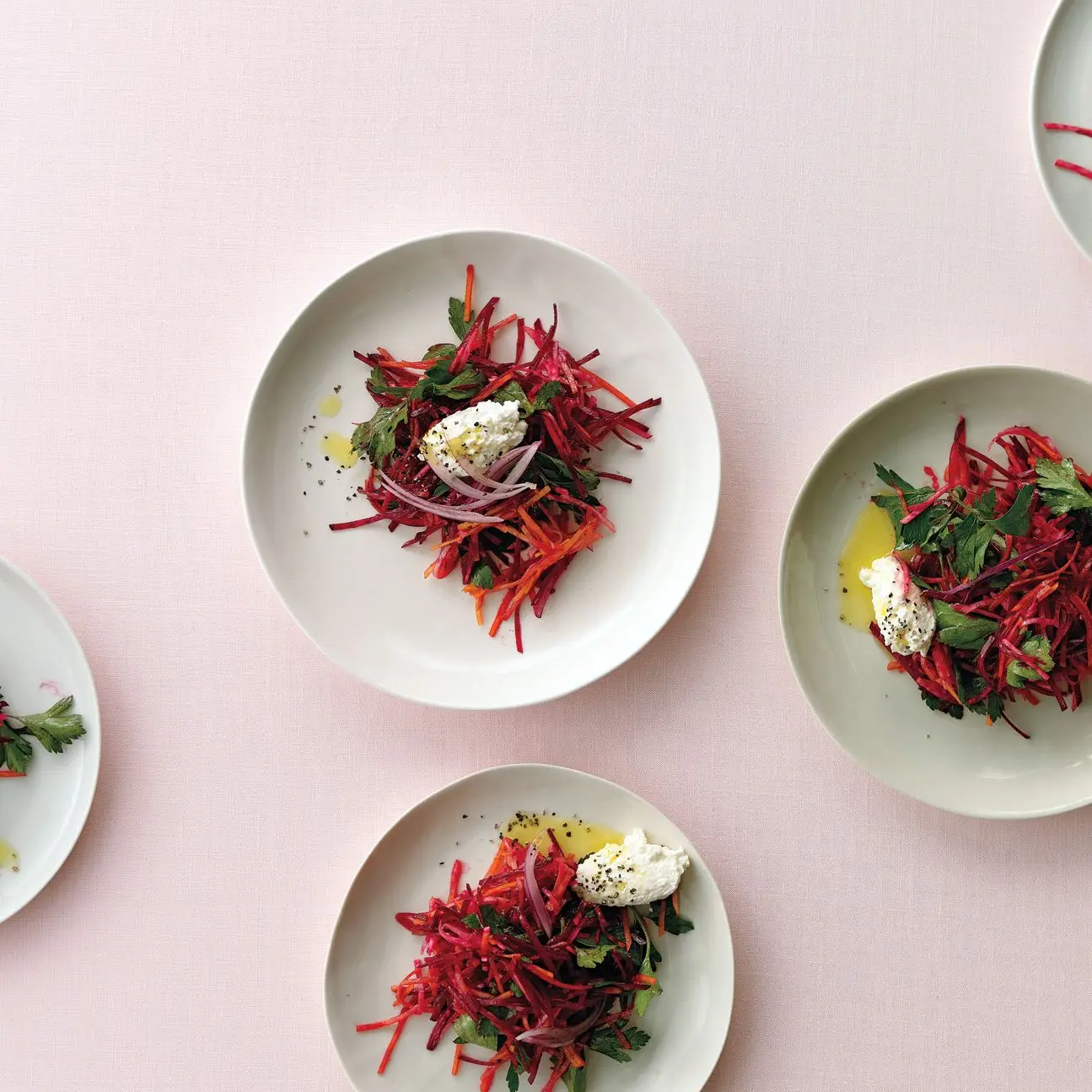 Salada italiana e salada de beterraba