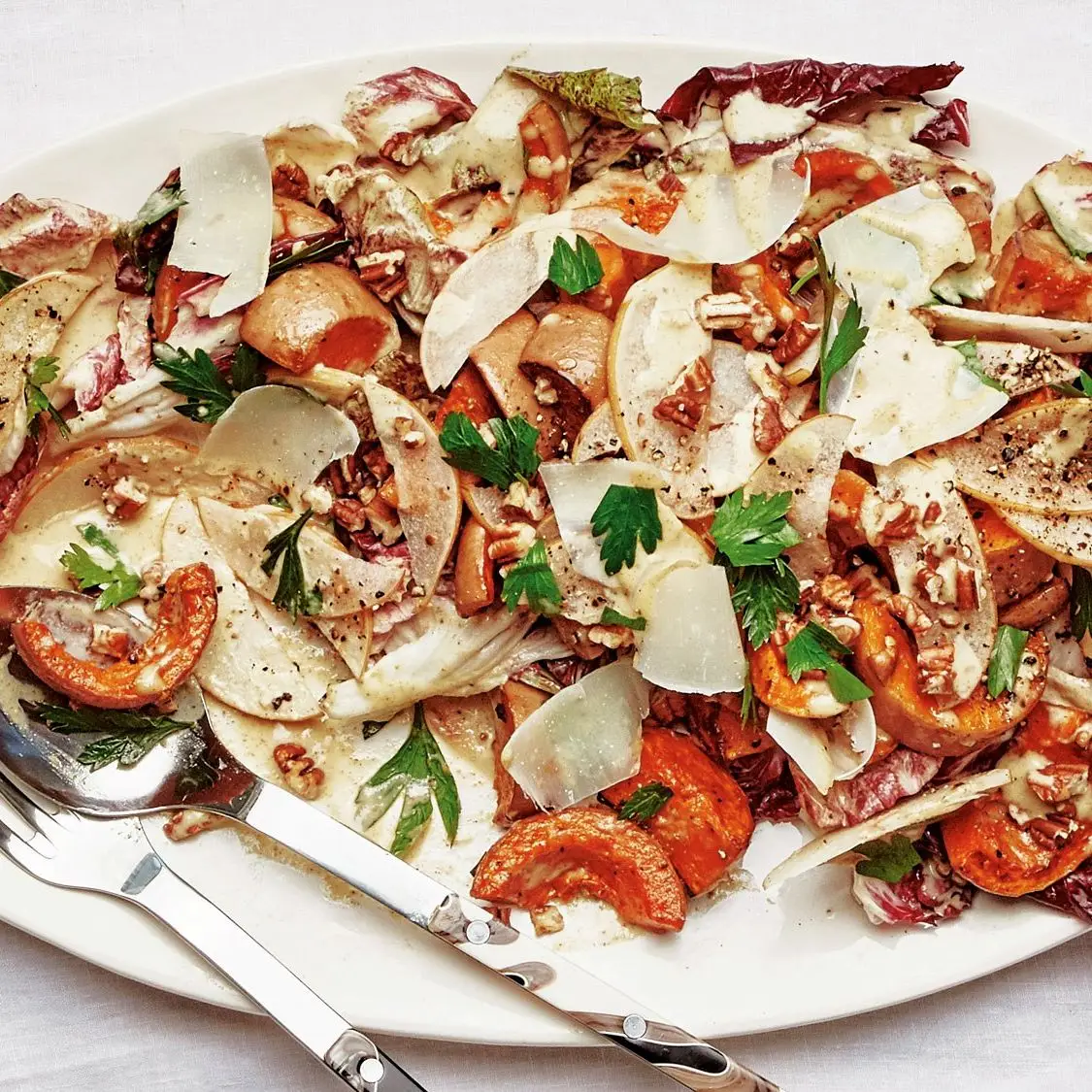 Squash e salada Radicchio com nozes