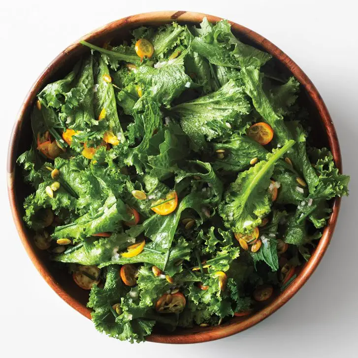 Greens saudáveis ​​com kumquats
