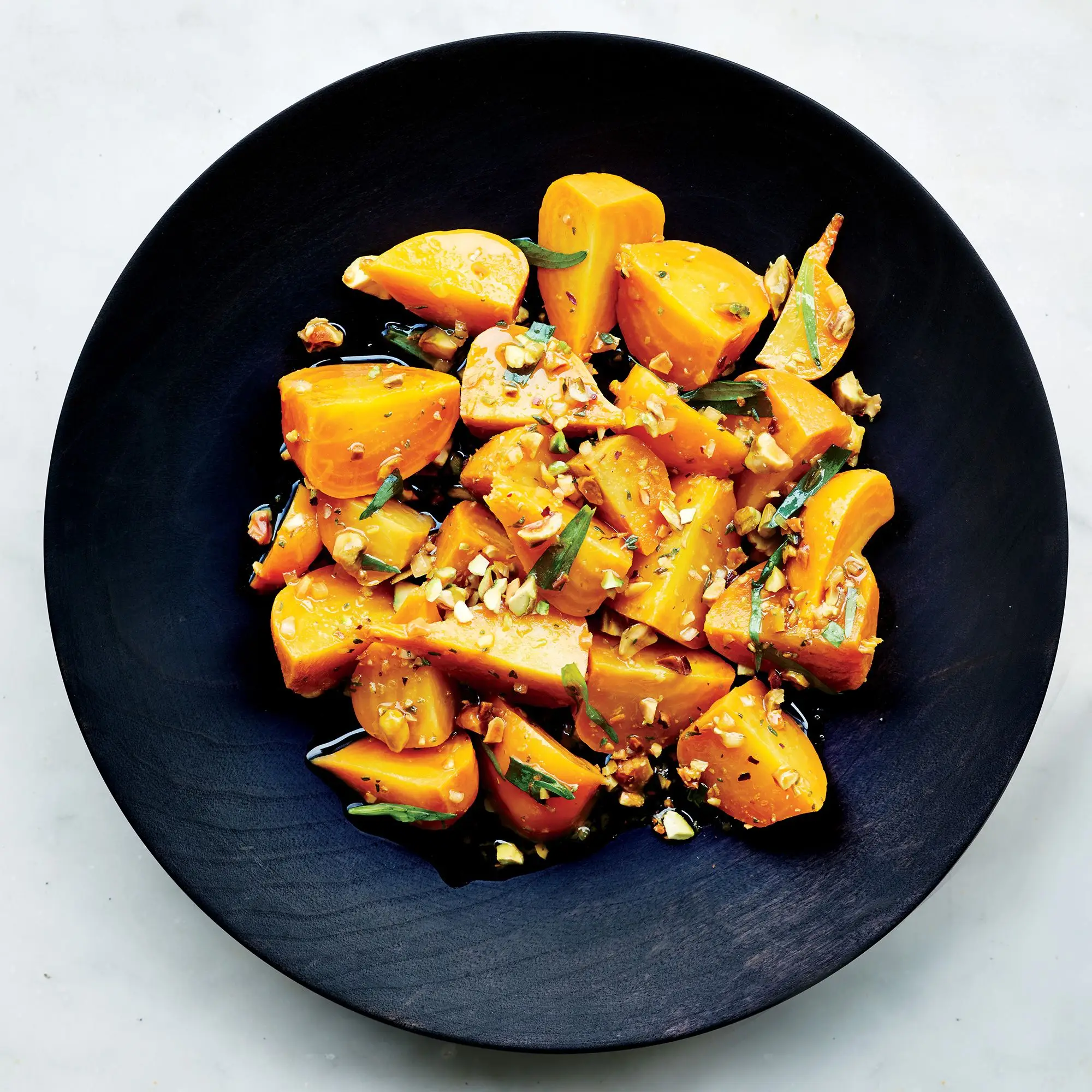 Beterraba marinada com pistache e estragão