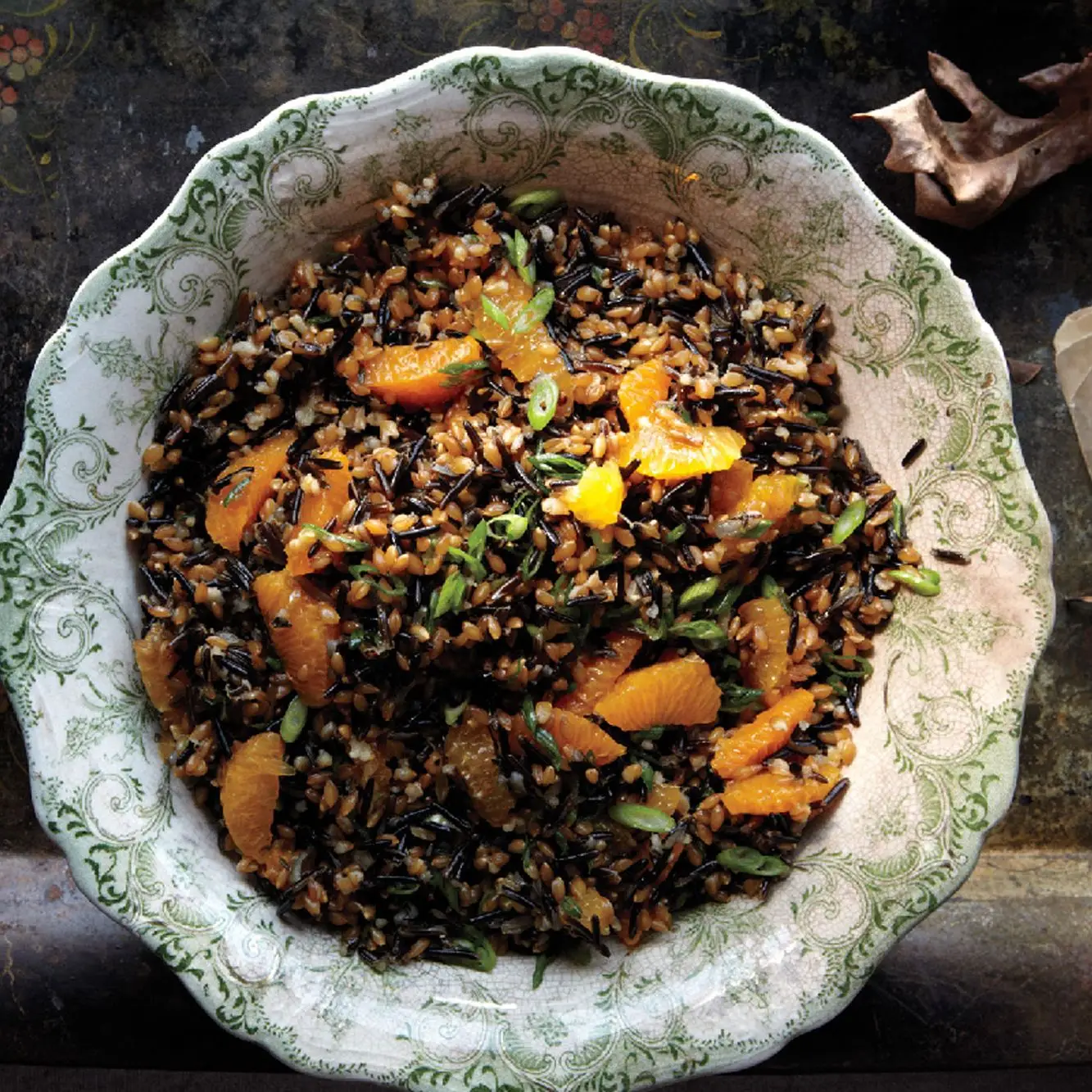 Rice selvagem, farro e salada de tangerina