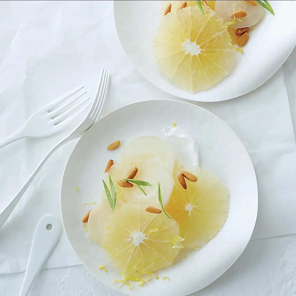 Toranja e beterraba branca com iogurte e estragão