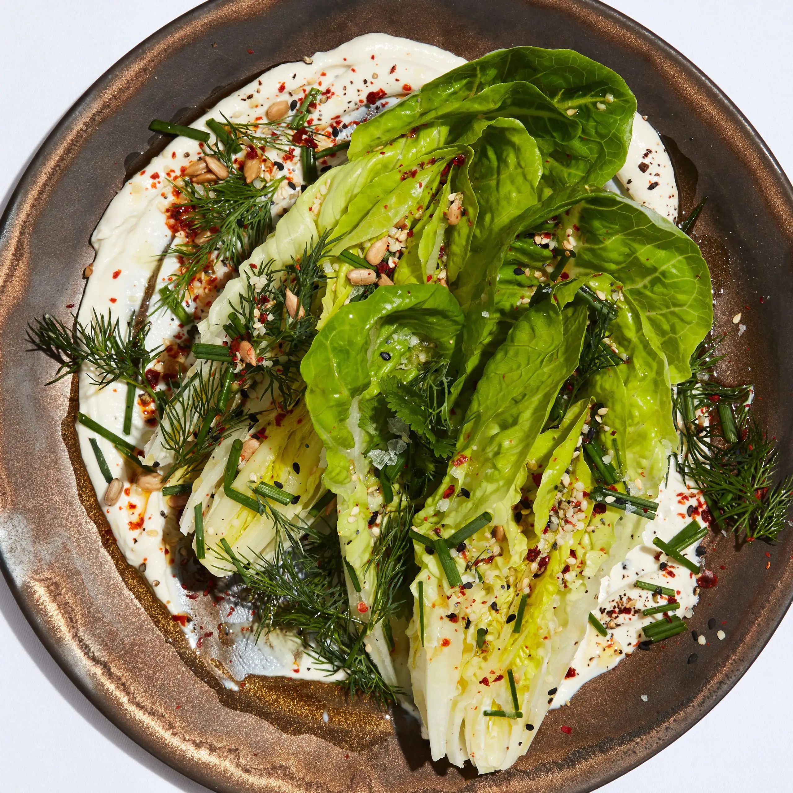 Little Gem Wedge Salad com Tahini Ranch