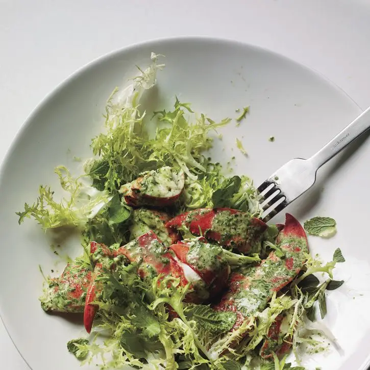 Salada de lagosta com hortelã fresca e limão