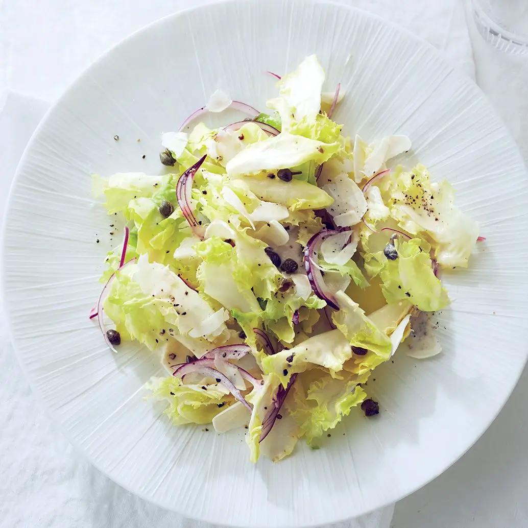 Salada Escarola com rábano e alcaparras