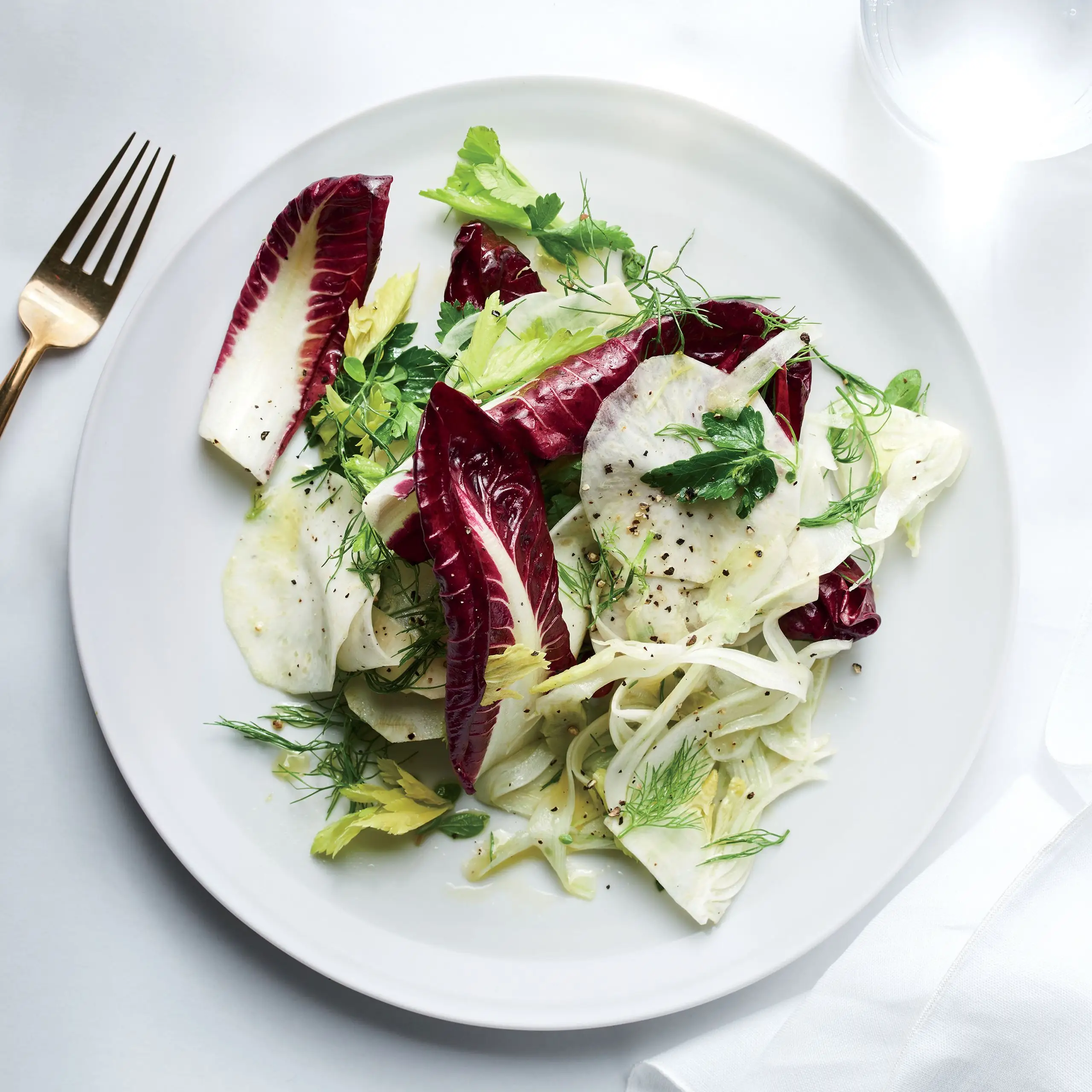 Salada de raiz de erva -doce e aipo