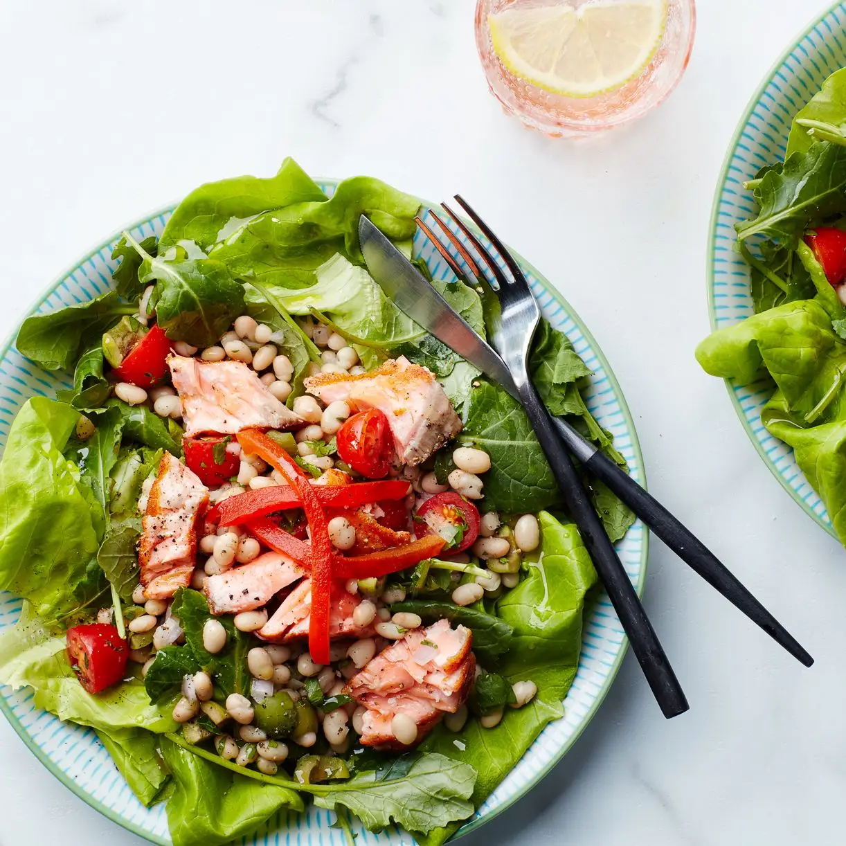 Salada de salmão com feijão