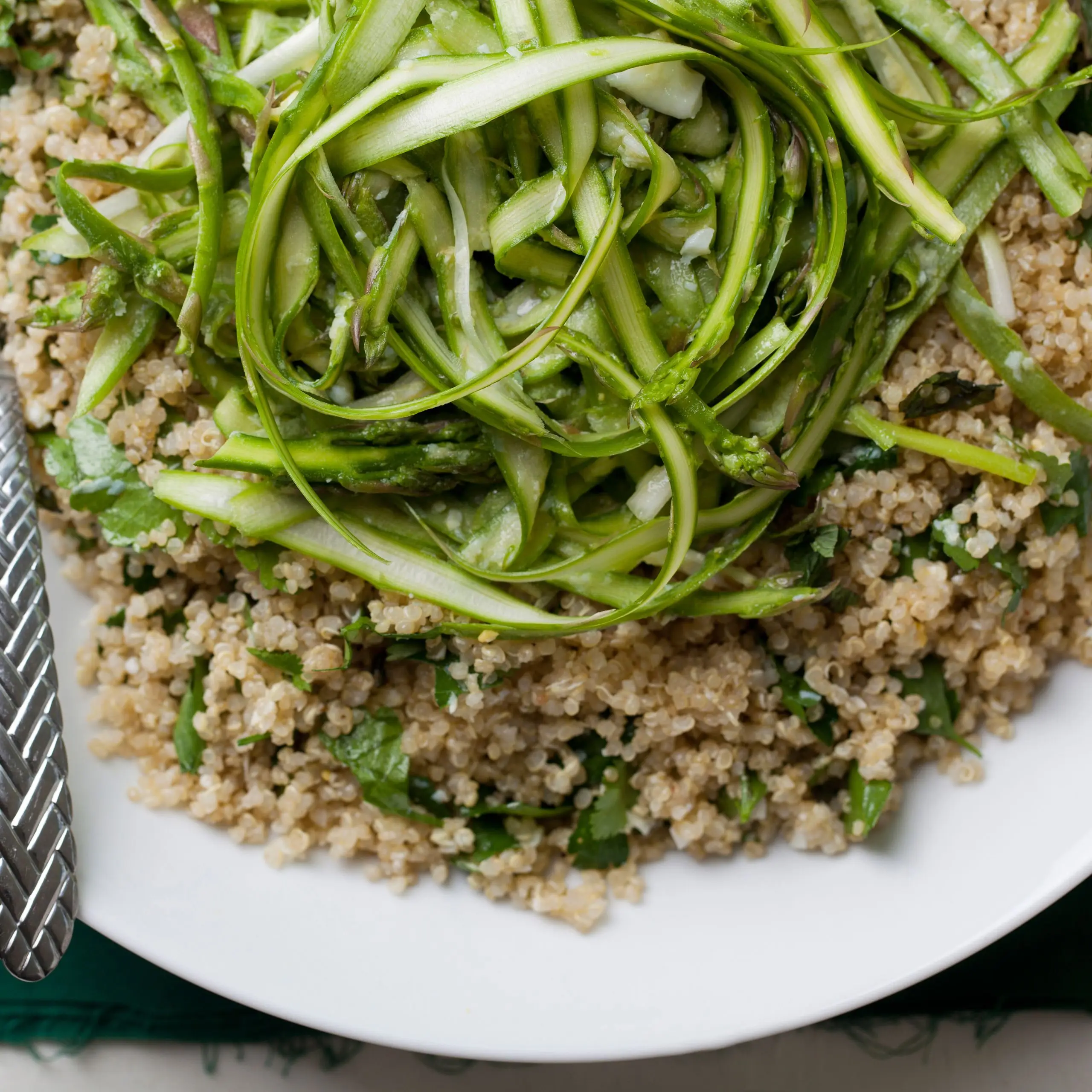 Camino con quinoa e asparagi della vinaigrette Mimosa