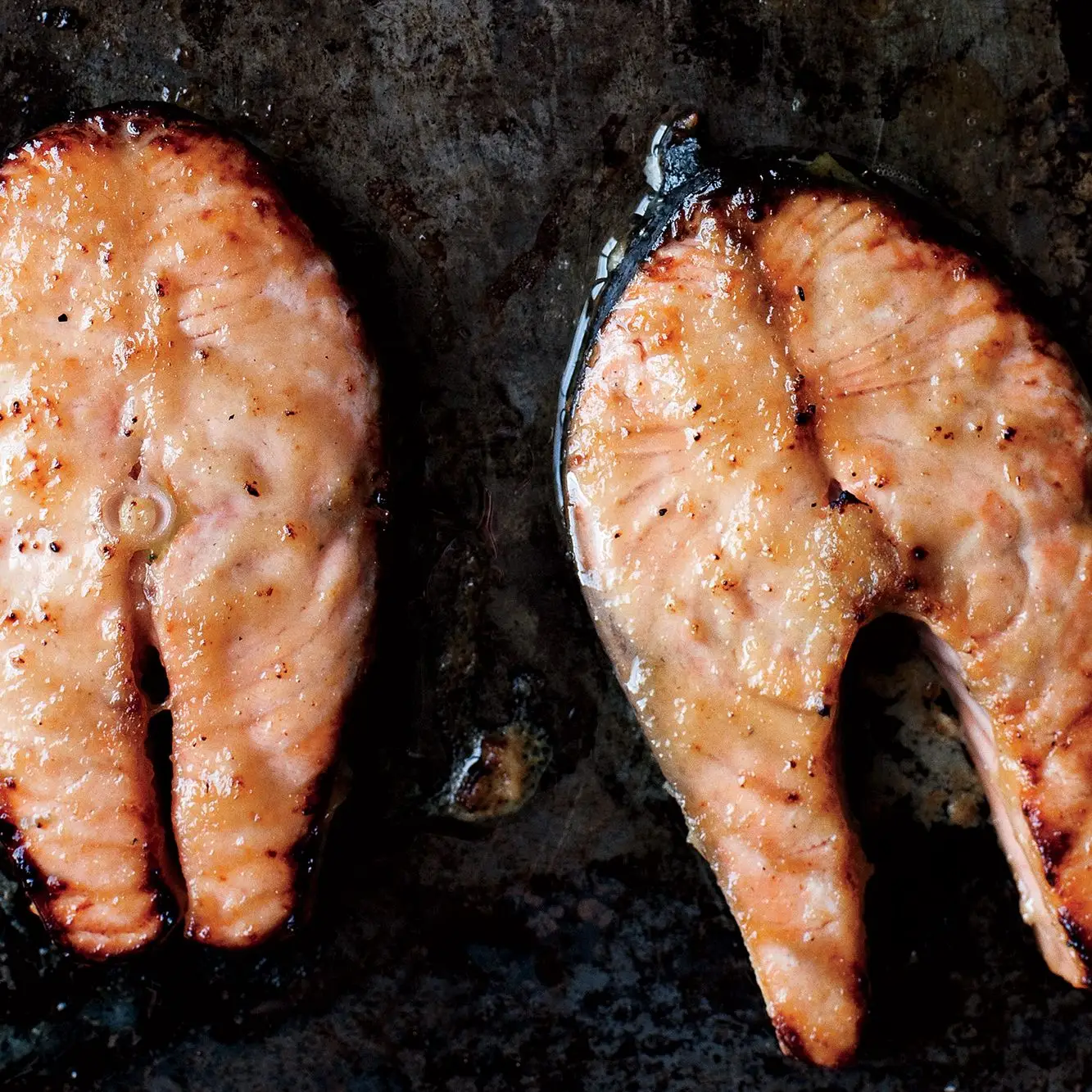 Bifes de salmão com missô-vidro