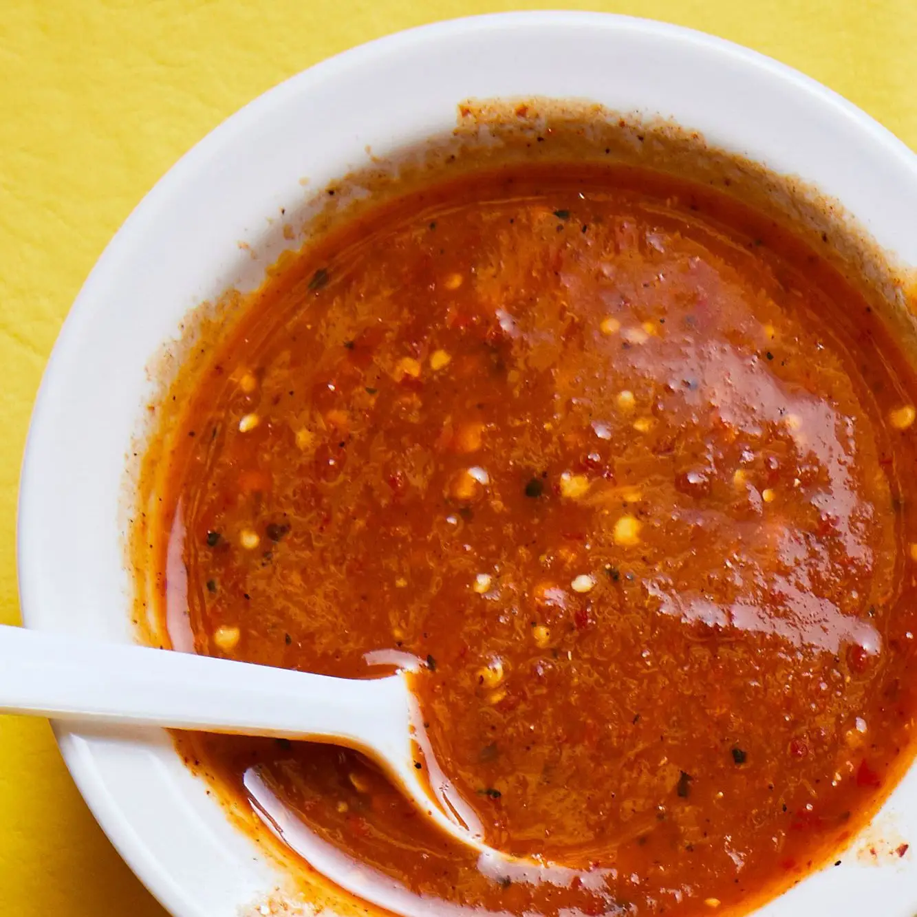 Chile torrado de árvore e tomatillo salsa