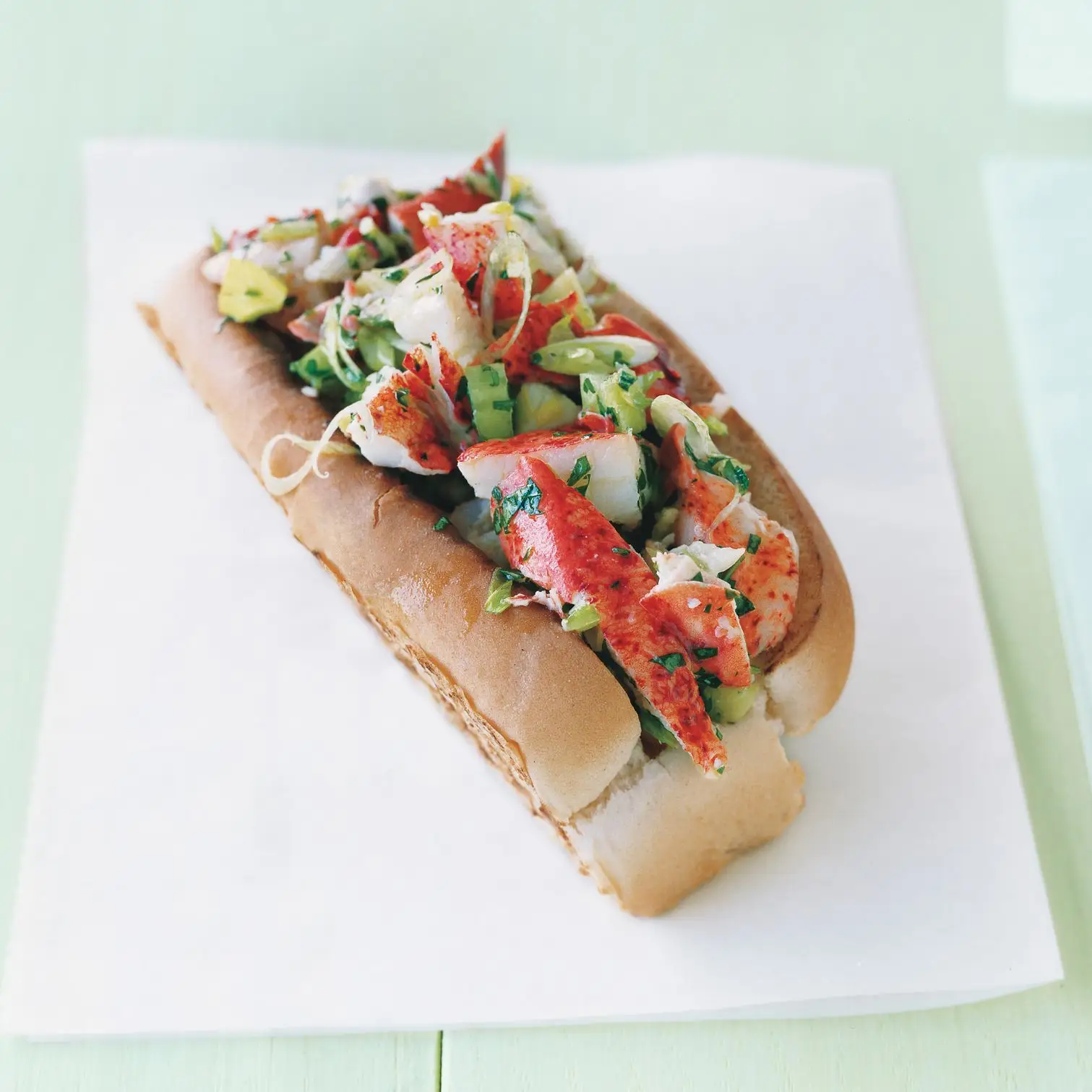 LOBBLET avec de la vinaigrette au citron et du beurre à l'ail