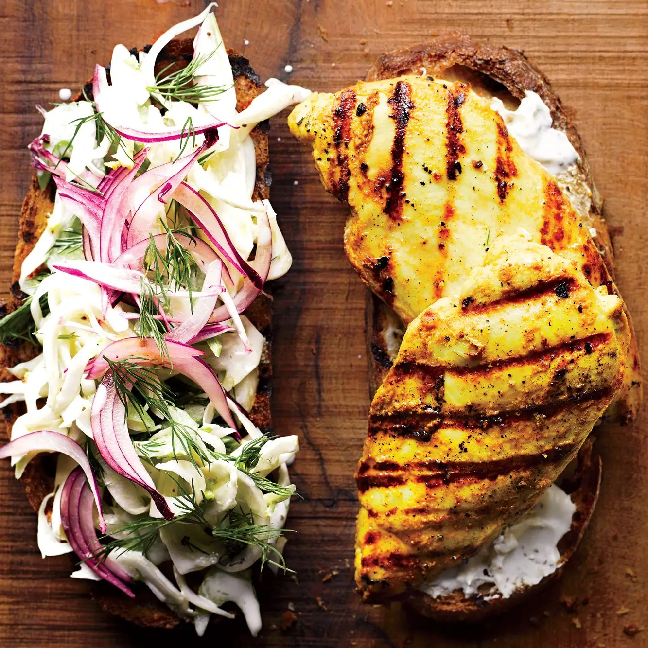 Sanduíche de frango ao curry