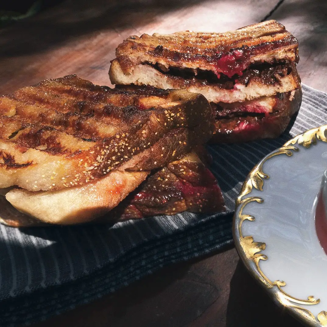 Panini de chocolate-raspberry with mascarpone