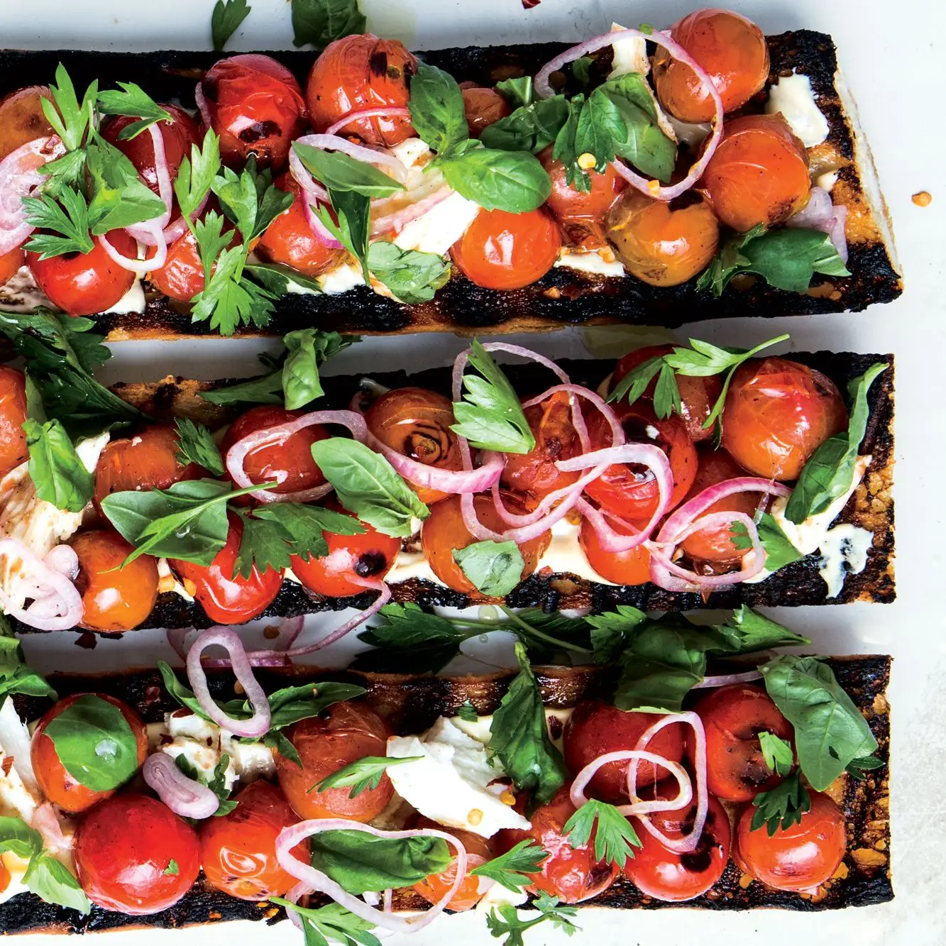 Sanduíche de Caprese carbonizado