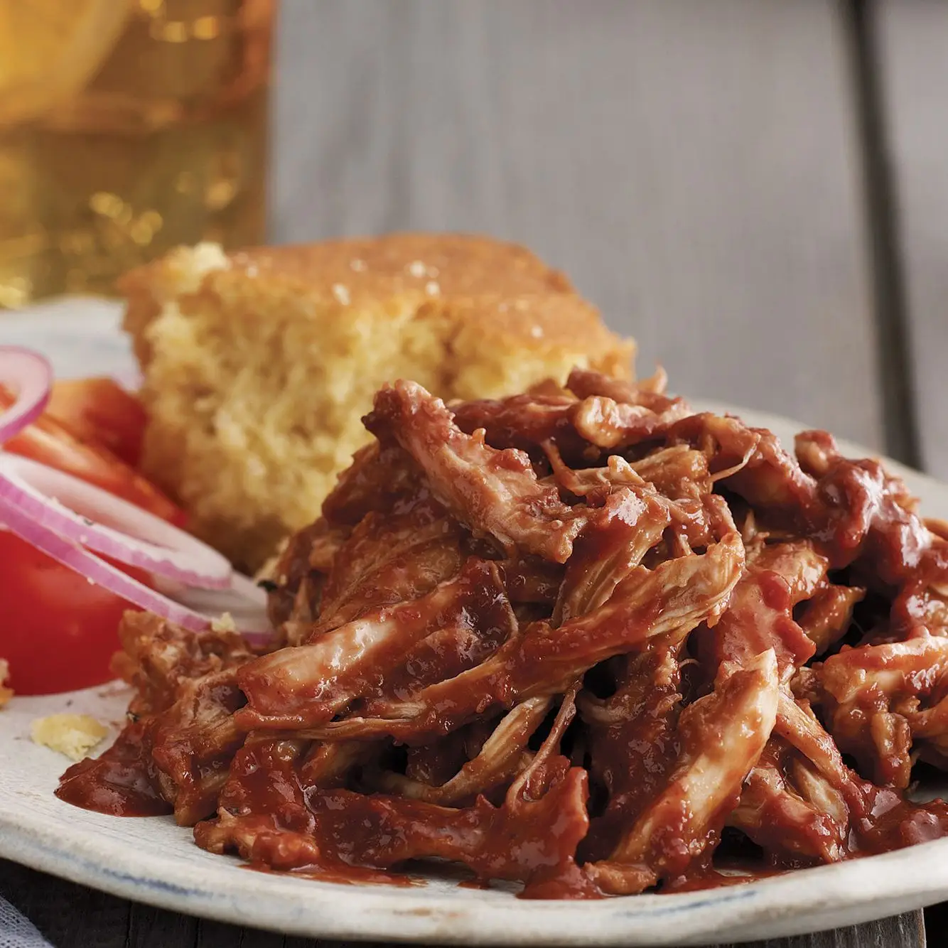 Frango puxado com molho de churrasco de cerejeira
