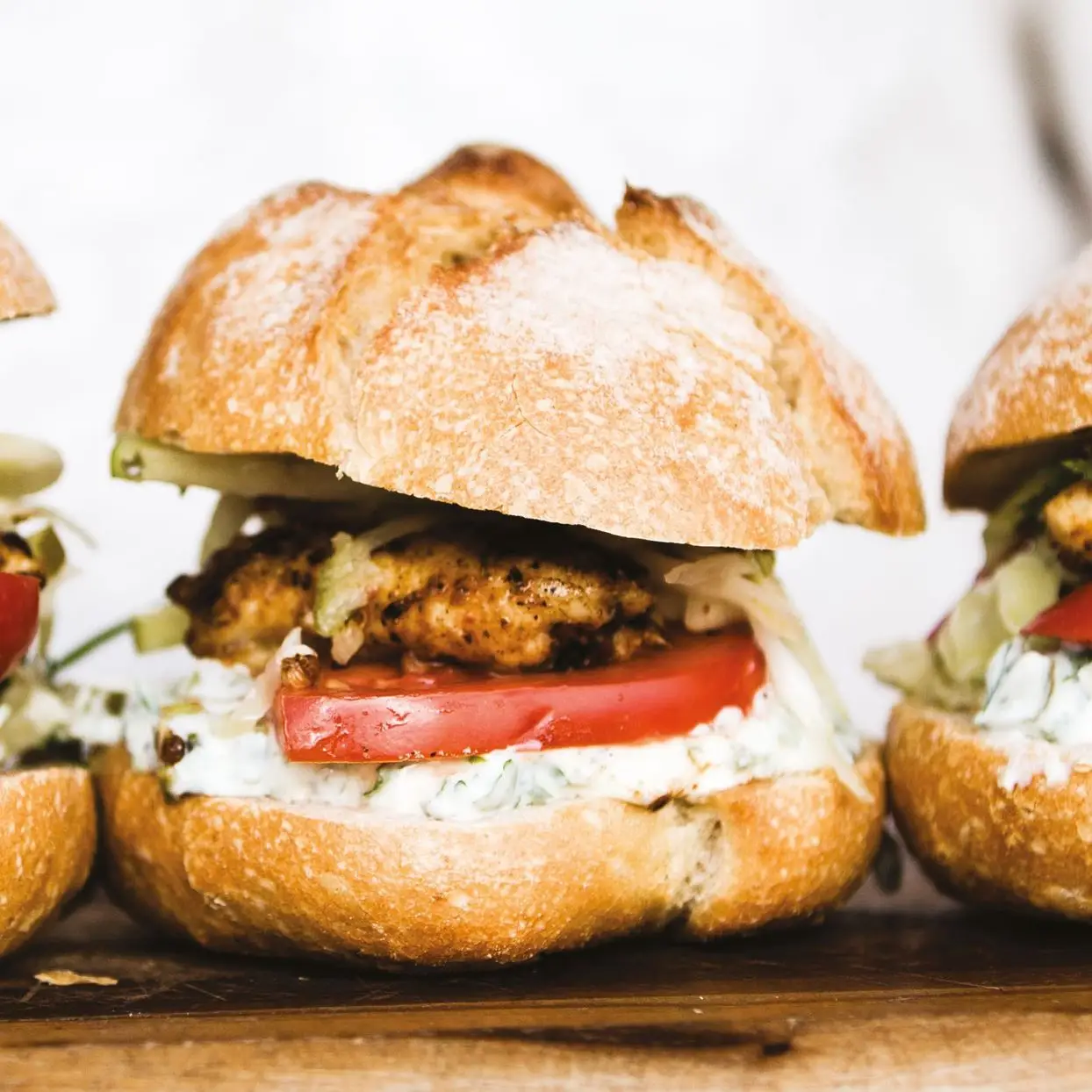 Sliders de peixes sustentáveis ​​com especiarias