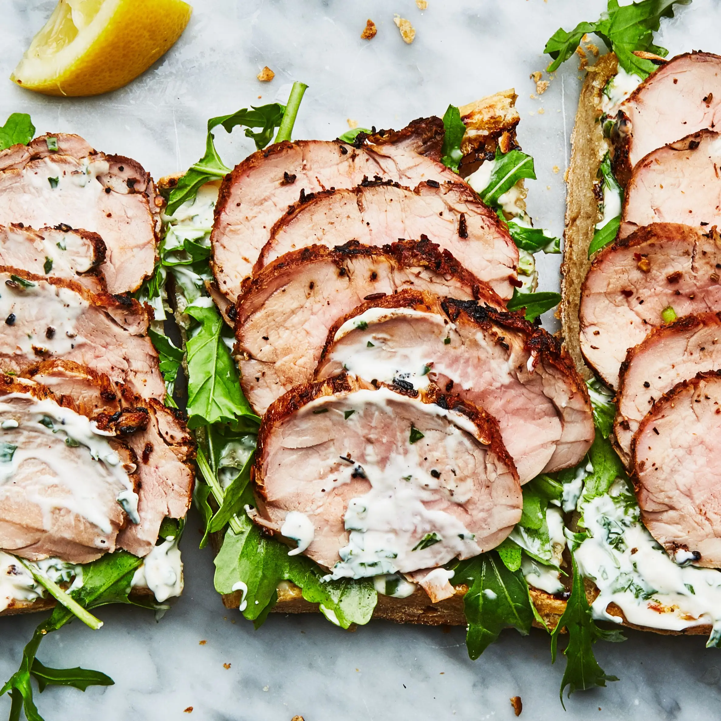 Sanduíches de lombo de porco grelhados