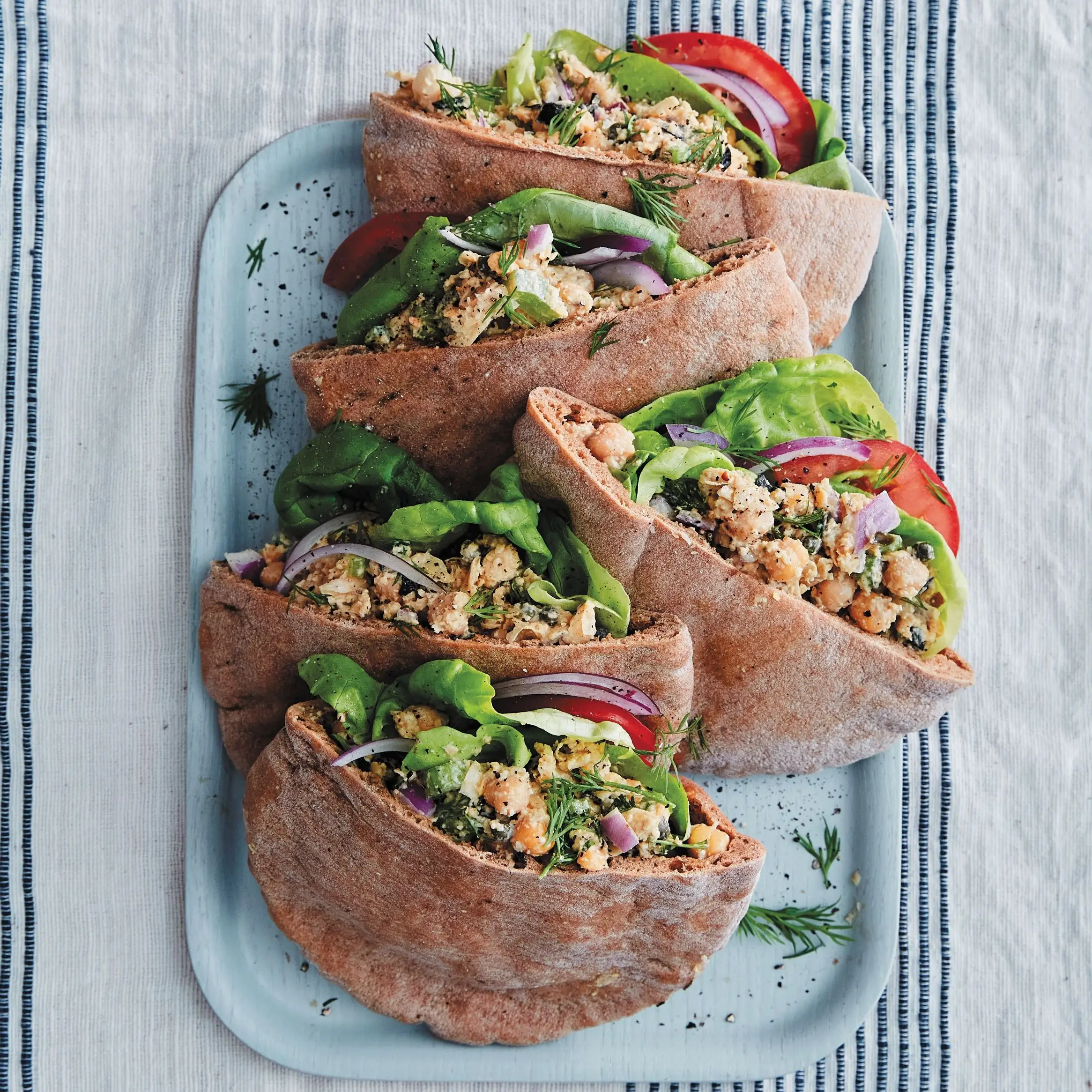 Sanduíche de grão de bico e sementes